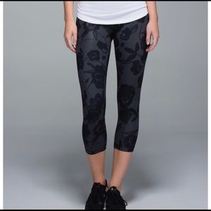 Lululemon wonder under crop leggings